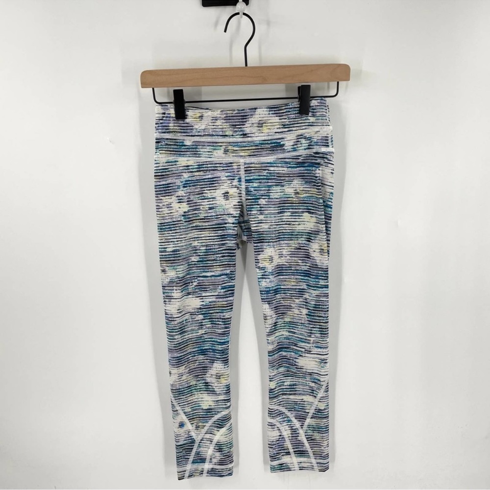 Lululemon Blurry Belle Stripe True Self Crop Leggings - Preloved - Picture 2 of 8